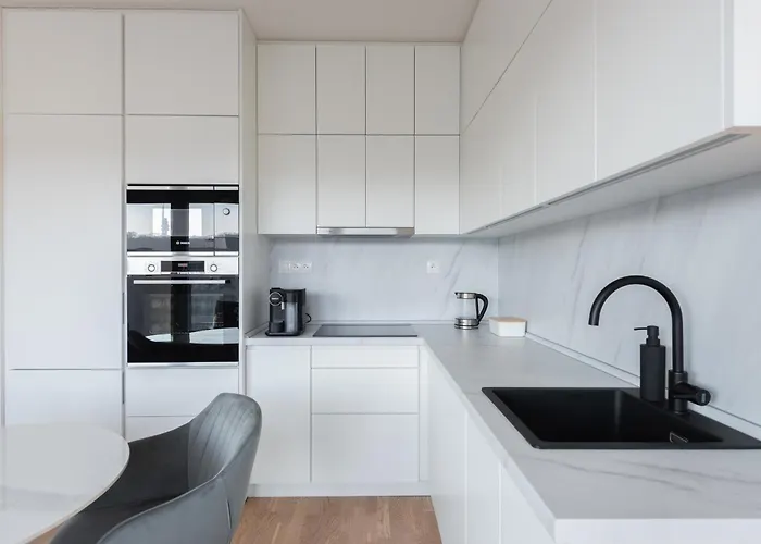 Elegant Karlin With Terrace & Parking