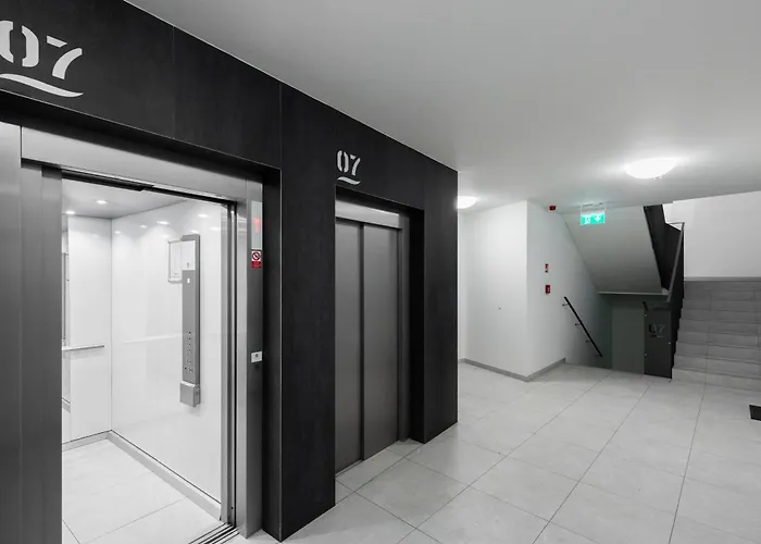Elegant Karlin With Terrace & Parking