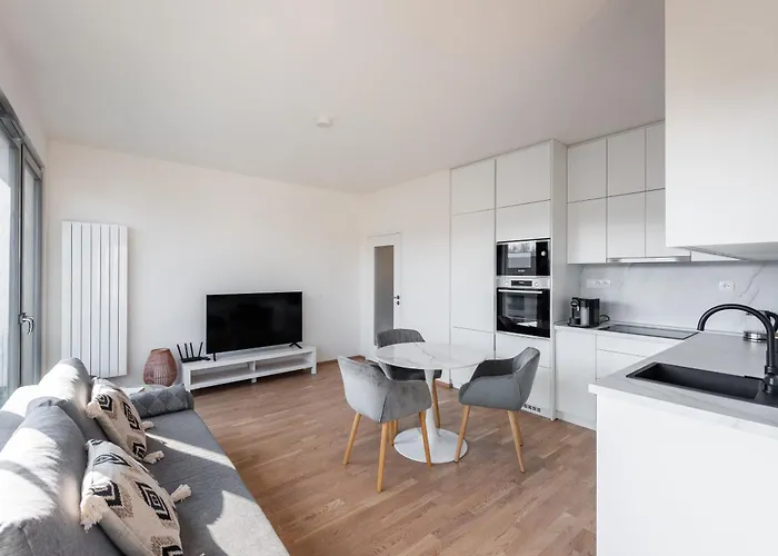 Appartement Elegant Karlin With Terrace & Parking