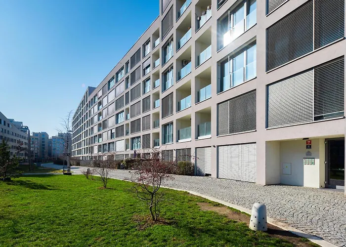 Elegant Karlin With Terrace & Parking *