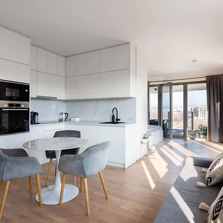 Elegant Karlin With Terrace & Parking Lejlighed *