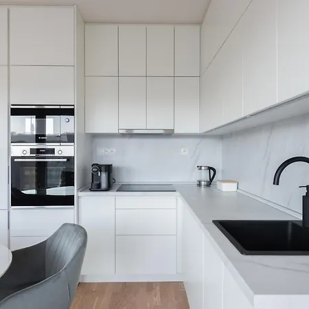 Elegant Karlin With Terrace & Parking